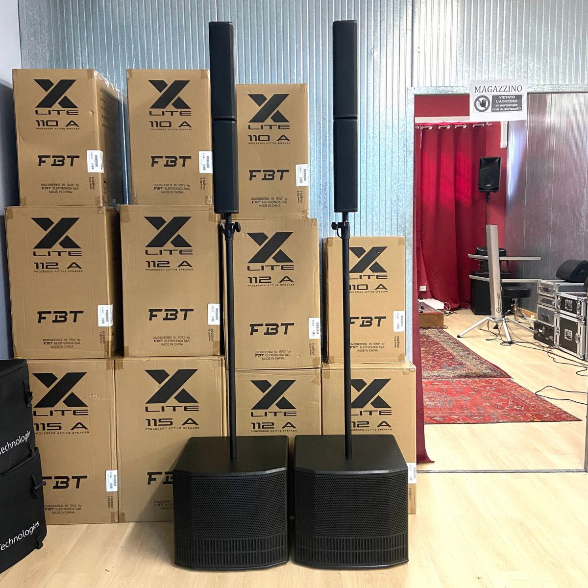 sistema audio a colonna completo db technologies es802 coppia usati con custodie vista frontale