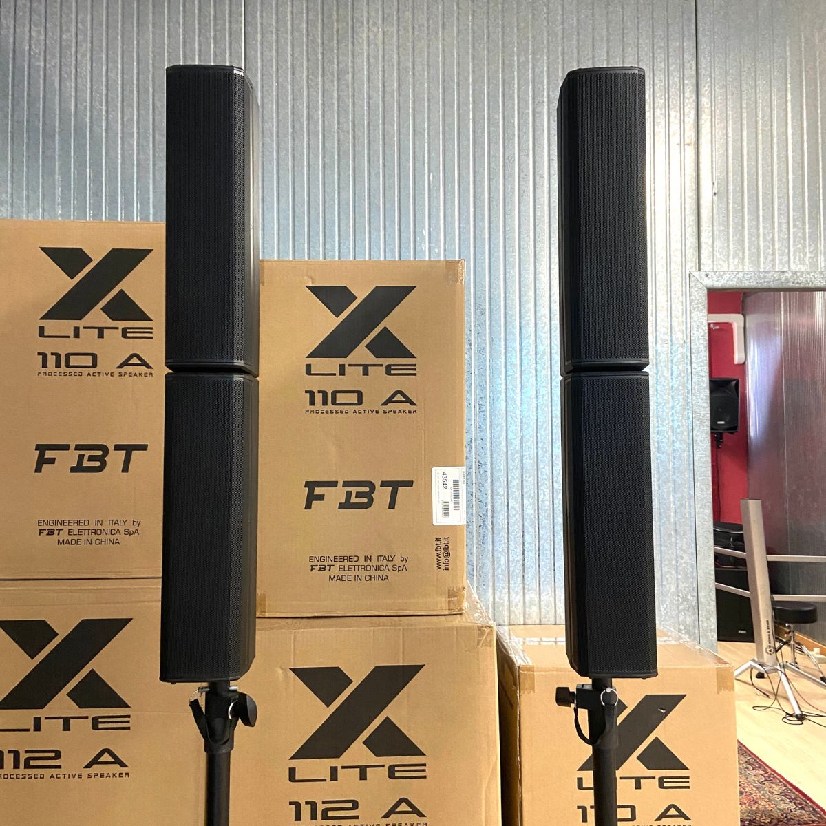 sistema audio a colonna completo db technologies es802 coppia usati con custodie vista satelliti frontali