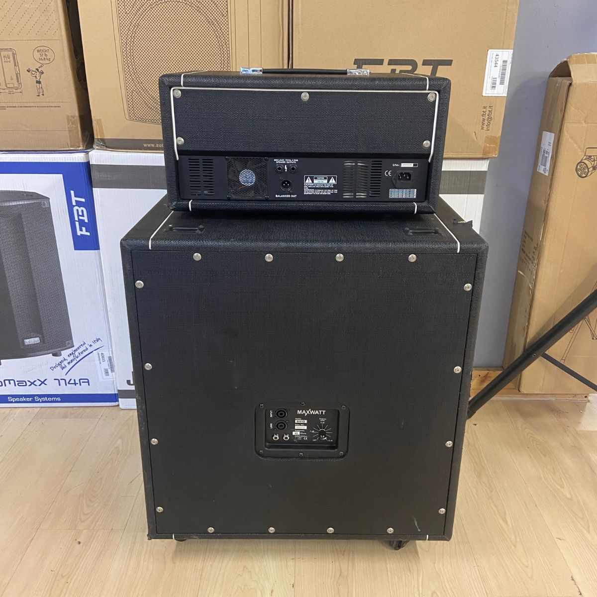sistema completo testata assa per basso da 300W Hiwatt Bass Stack usato vista del retro