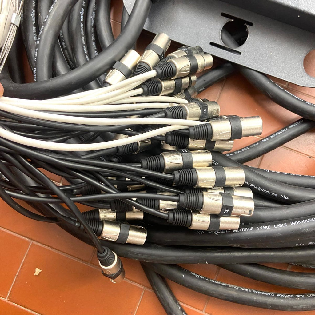 stagebox proel TN208 con 24 ingressi e 8 uscite con cavo da 20 mt usata vista dei connettori