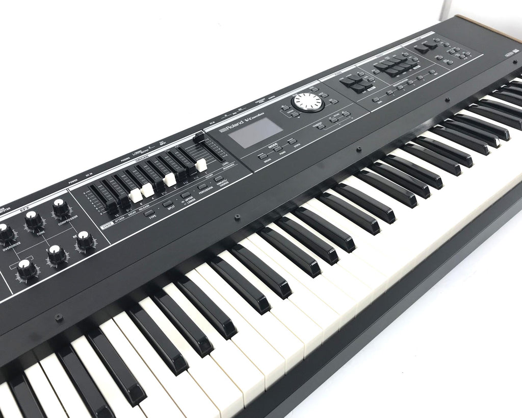 tastiera organo digitale roland vr730 usata vista dettaglio schermo e controlli