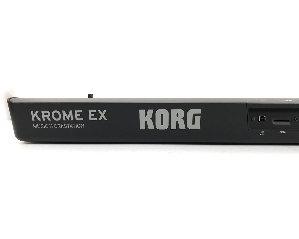 tastiera workstation korg krome ex 61 usata vista del logo korg e modello