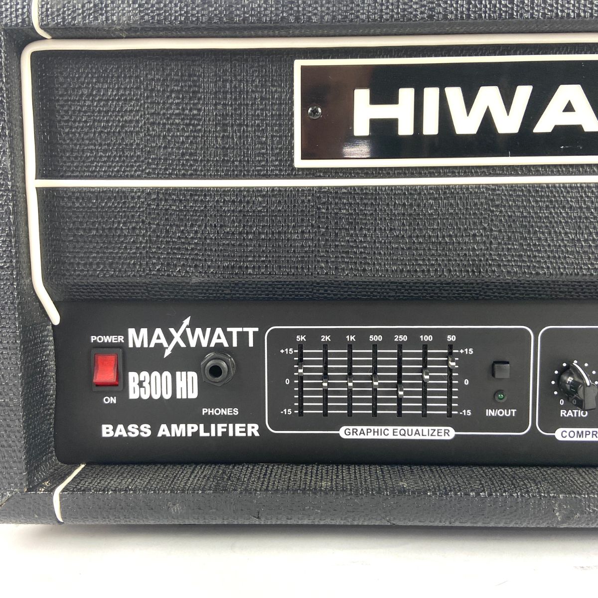 testata professionale per basso da 300W Hiwatt B300 HD usata vista dell'equalizzatore